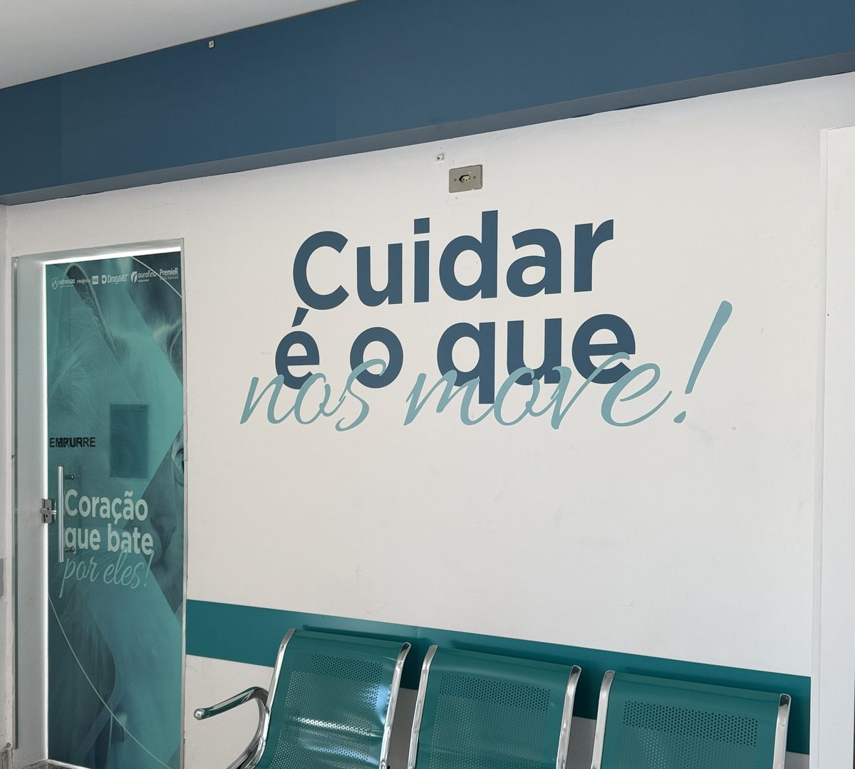 Recepção do Vetvogas com o mural Cuidar é o que nos move